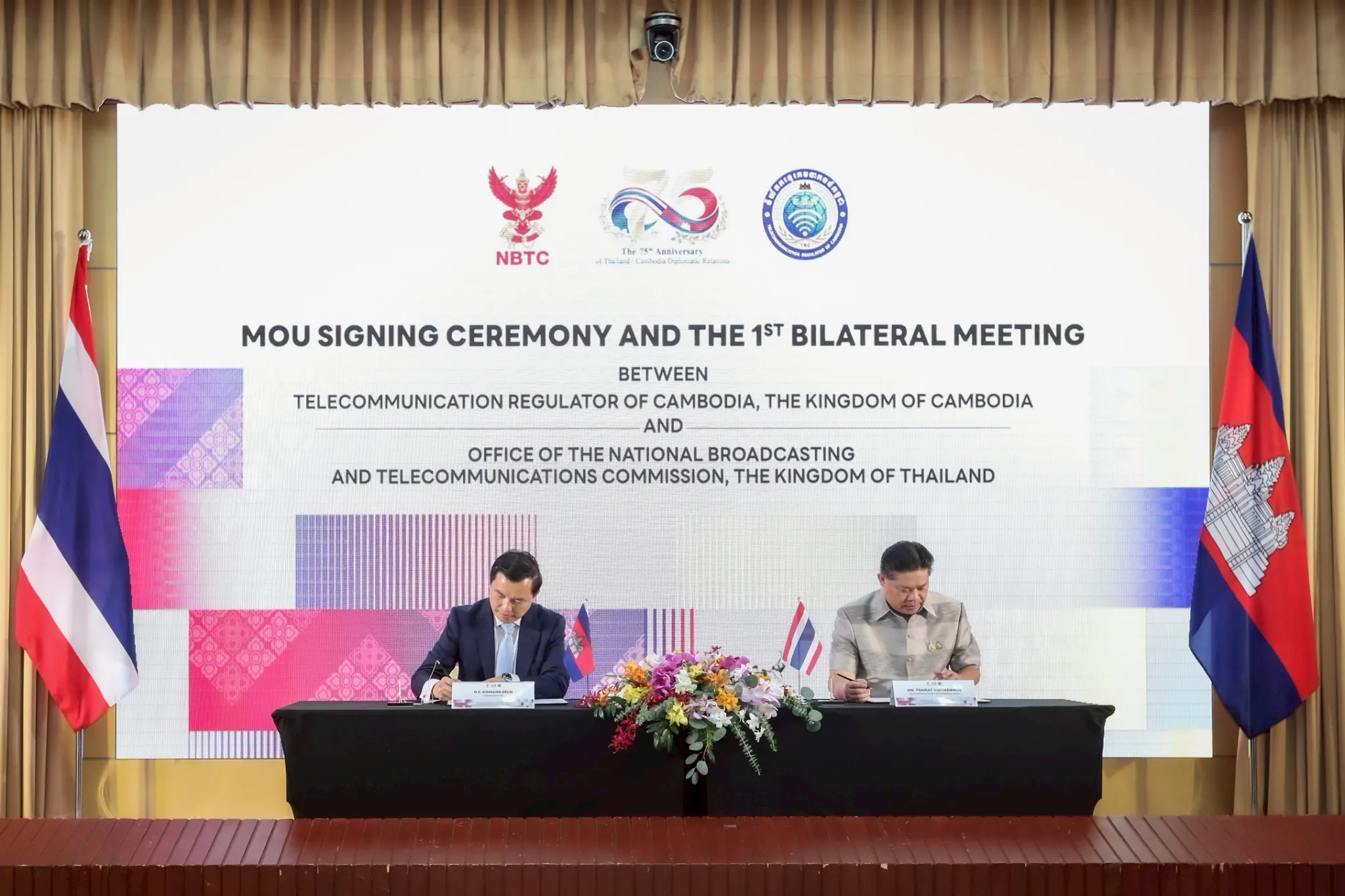 និយ័តករទូរគមនាគមន៍កម្ពុជា (ន.ទ.ក.) និងគណៈកម្មាធិការជាតិសោតទស្សន៍និងទូរគមនាគមន៍ (NBTC) នៃប្រទេសថៃបានចុះហត្ថលេខាលើអនុស្សរណៈយោគយល់ និងរៀបចំកិច្ចប្រជុំទ្វេរភាគីលើកទីមួយ ដើម្បីពង្រឹងកិច្ចសហប្រតិបត្តិការ និងដោះស្រាយបញ្ហាប្រឈមនៅក្នុងវិស័យទូរគមនាគមន៍